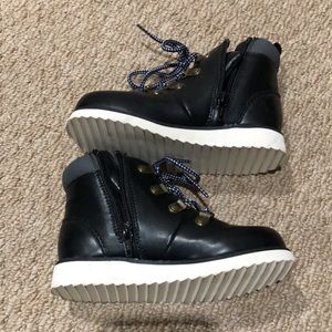 Like new baby gap hiker boot